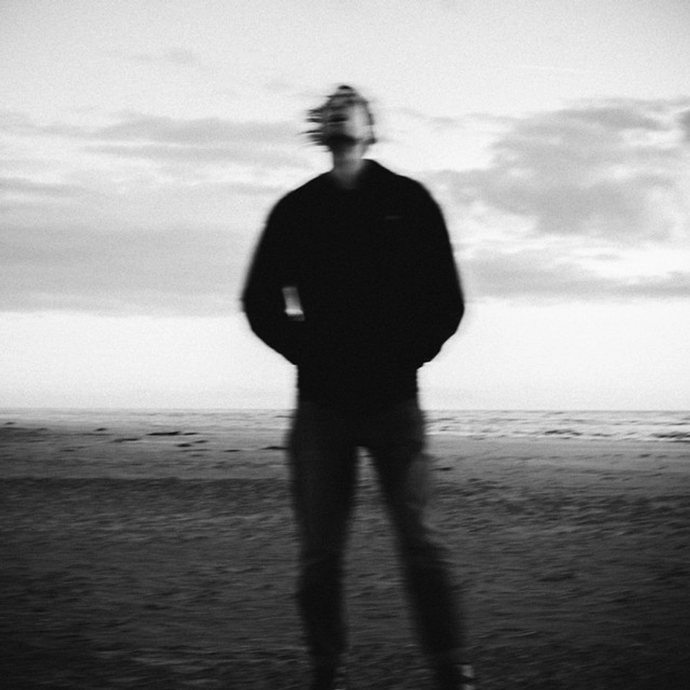 Euan Blackman Fuses Alt-Folk and Alternative Pop Across the Thunderstorms EP